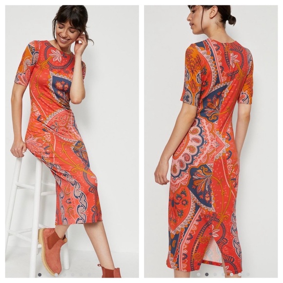 FARM Rio Dresses & Skirts - Farm Rio Giannina Knit Midi Dress in Orange Motif